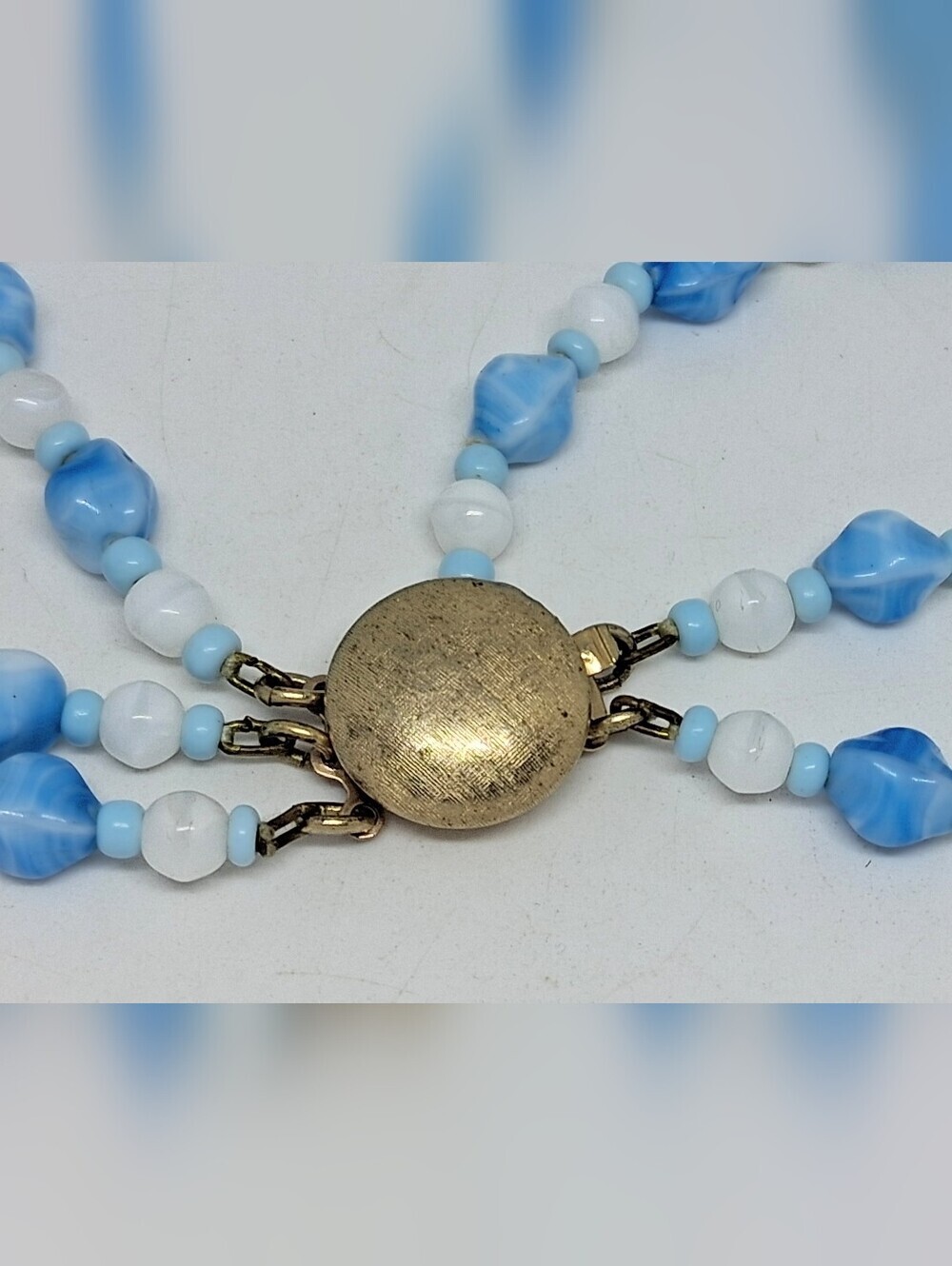 * Vintage 3 Strand Czech Marbled Blue & White Milk Glass Necklace - Picture 3 of 4